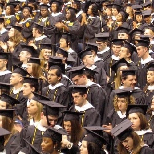 Me mijëra studentë të huaj në Britani raportohen rreth vizave