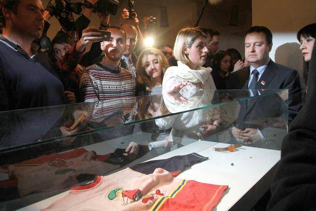 The beginning of the end? –  Kosovo Albanian war victims use art to show the horrors of their ordeal in the country of their tormentors