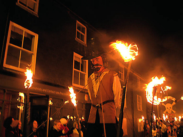 Sonte në Britani po festohet Nata e Zjarrit të Madh, apo Nata e Guy Fawkes-it